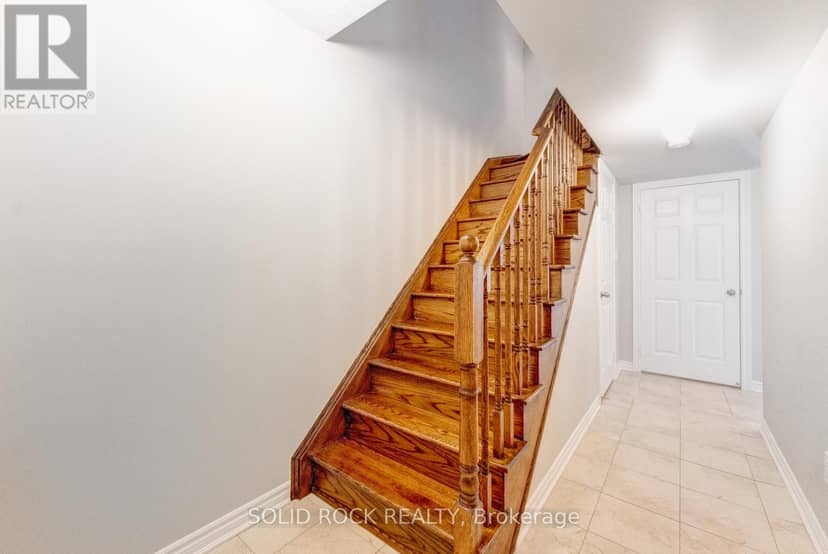 142 Farooq Boulevard S — photo 35 of 40