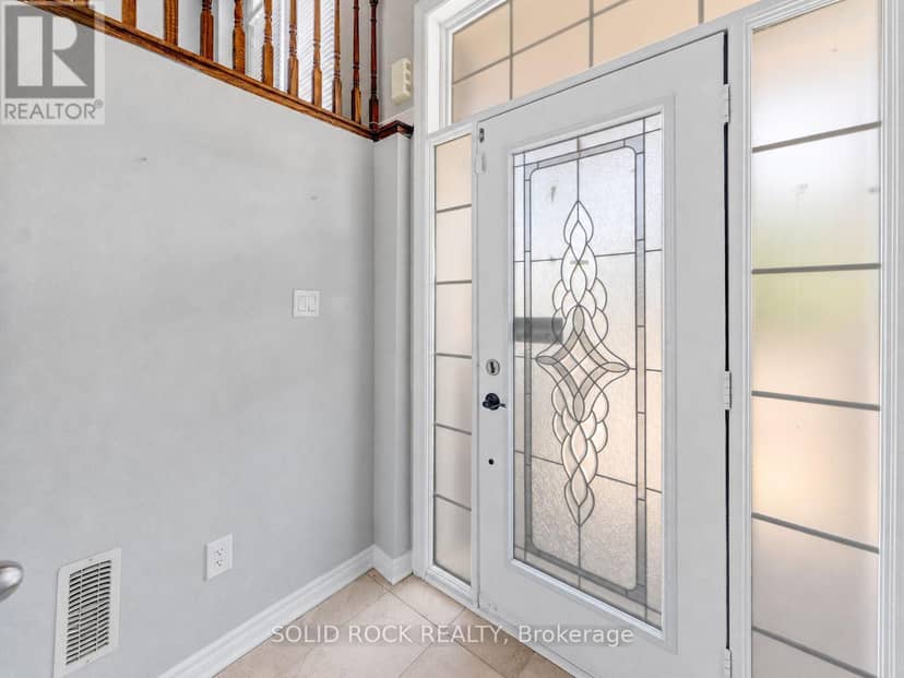 142 Farooq Boulevard S — photo 4 of 40