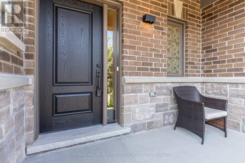 5 Harry Thornton Lane — photo 2 of 25