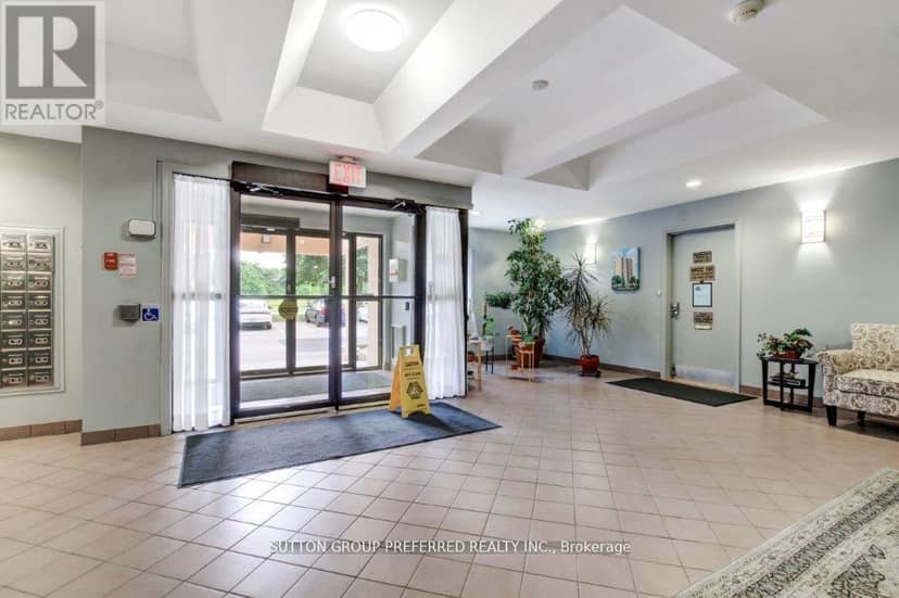 202 - 860 Commissioners Road E, London South, photo 2