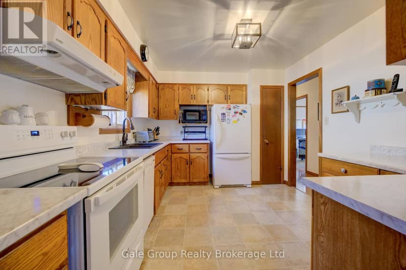 456 Ojibway Street — photo 10 of 35