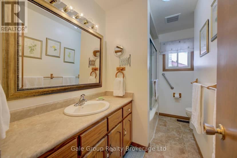 456 Ojibway Street — photo 14 of 35