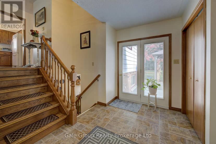 456 Ojibway Street — photo 17 of 35