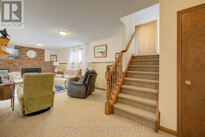 456 Ojibway Street — photo 18 of 35