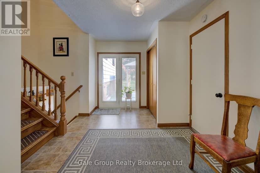 456 Ojibway Street — photo 4 of 35