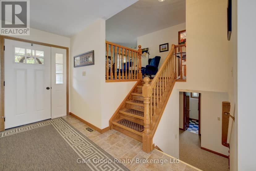 456 Ojibway Street — photo 5 of 35