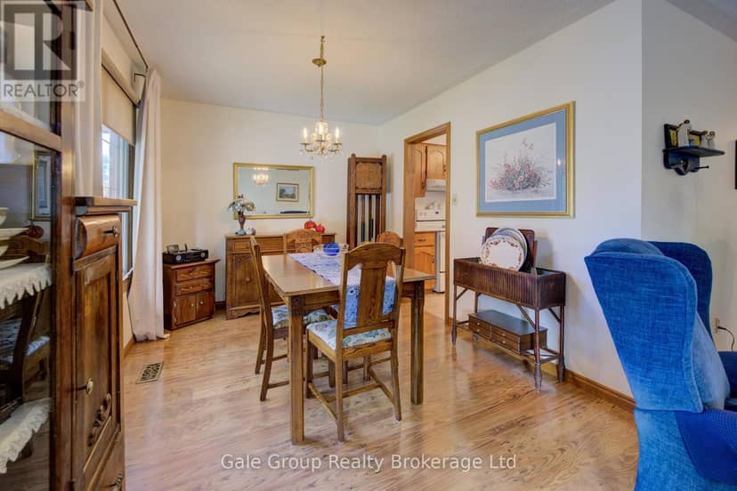 456 Ojibway Street — photo 8 of 35