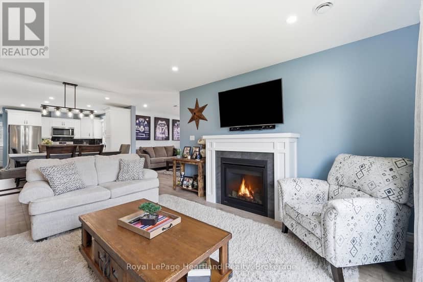 237 Lake Breeze Drive — photo 15 of 38