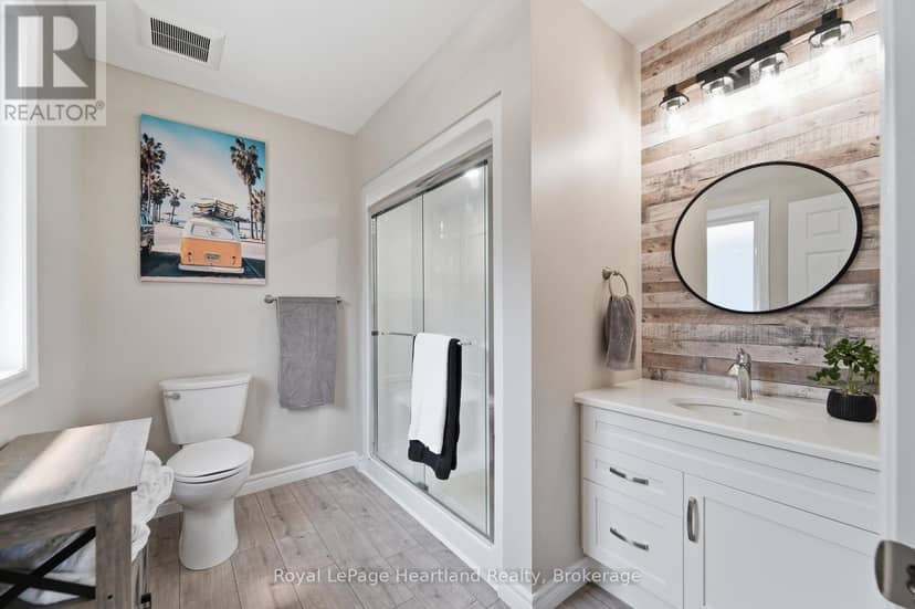 237 Lake Breeze Drive — photo 19 of 38