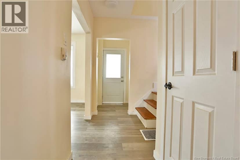 15 Lockhart Avenue — photo 4 of 28