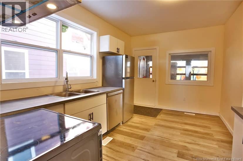 15 Lockhart Avenue — photo 12 of 28