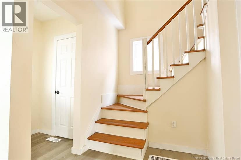 15 Lockhart Avenue — photo 14 of 28
