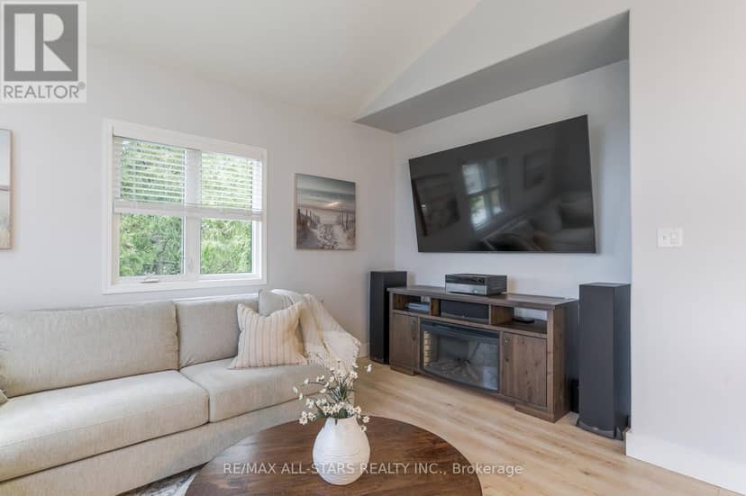 47 Meadowland Drive — photo 10 of 40
