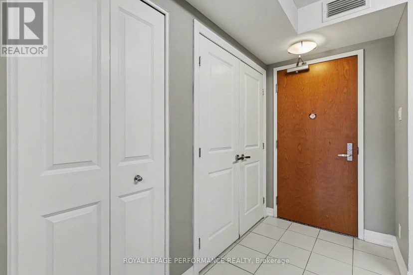 204 - 242 Rideau Street — photo 14 of 24