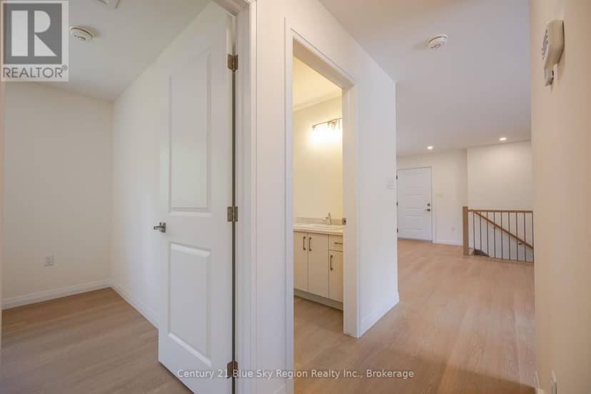112 Riverside Drive — photo 17 of 30