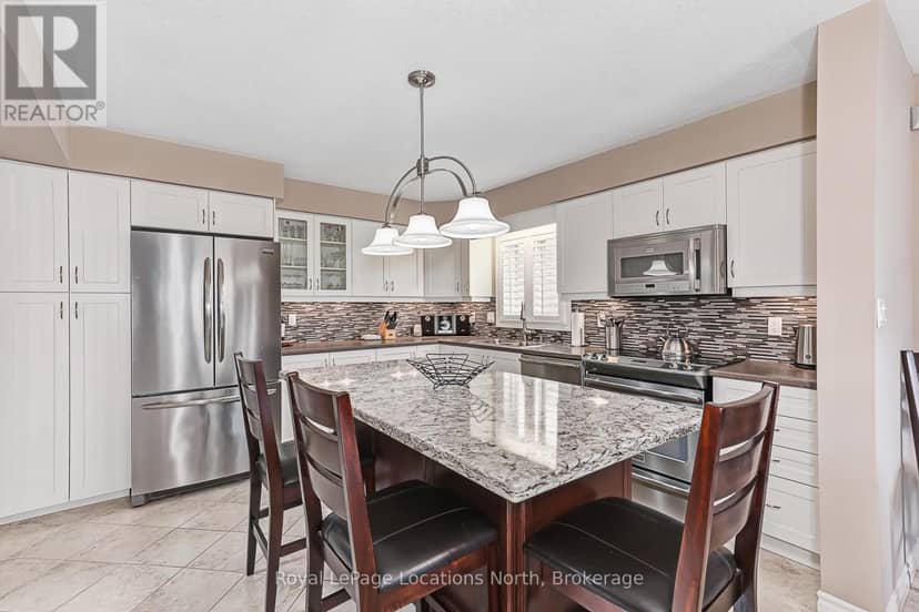 7 Kayla Crescent — photo 12 of 37