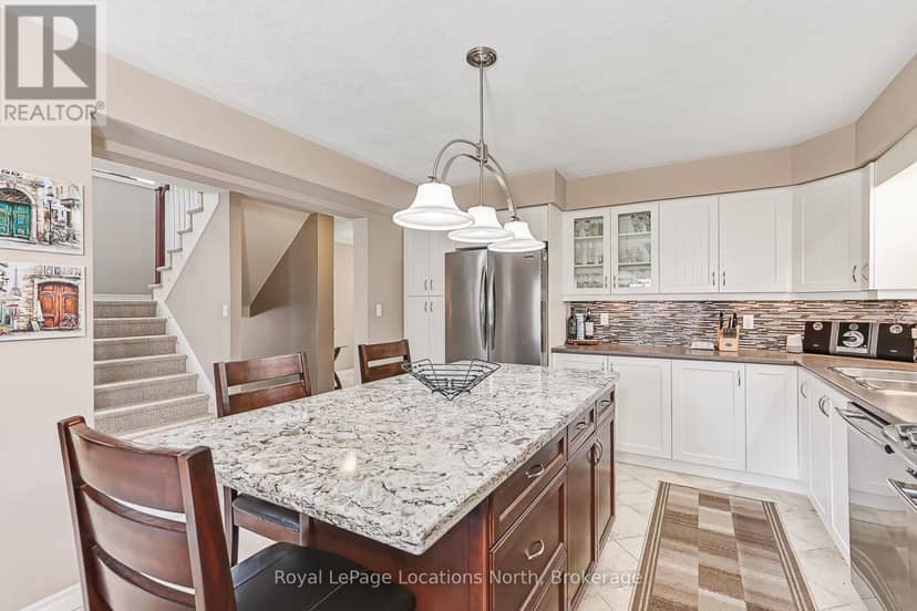7 Kayla Crescent — photo 13 of 37