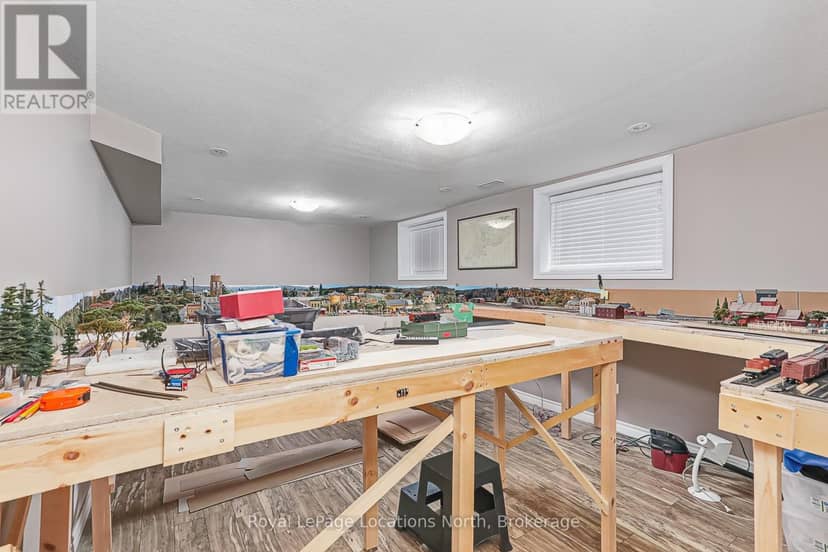 7 Kayla Crescent — photo 23 of 37