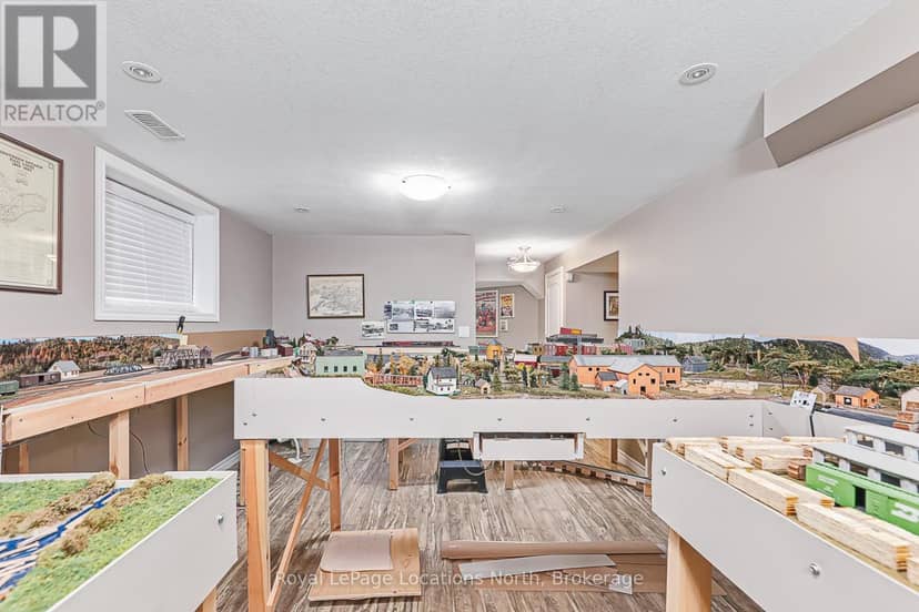7 Kayla Crescent — photo 24 of 37