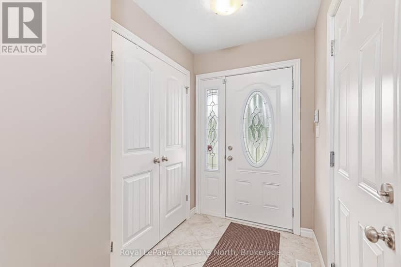 7 Kayla Crescent — photo 4 of 37