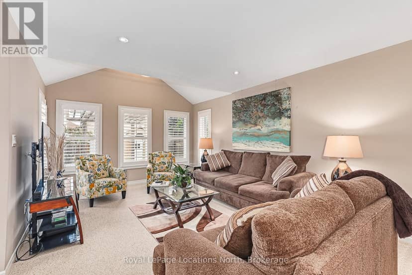 7 Kayla Crescent — photo 8 of 37