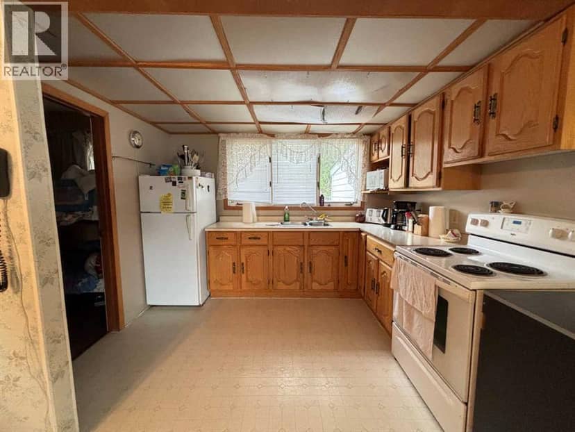SK, 701 Rae Street in Makwa, Loon Lake, photo 5