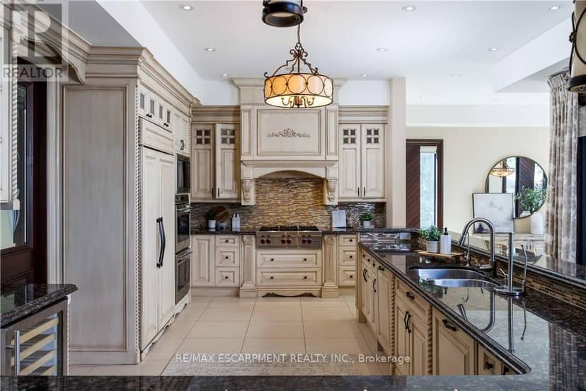 144 Lake Drive E — photo 20 of 40