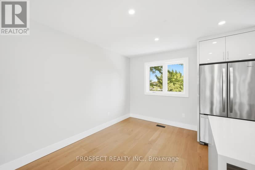 568 Simcoe Street — photo 14 of 40