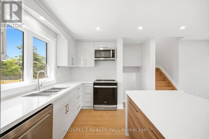 568 Simcoe Street — photo 18 of 40