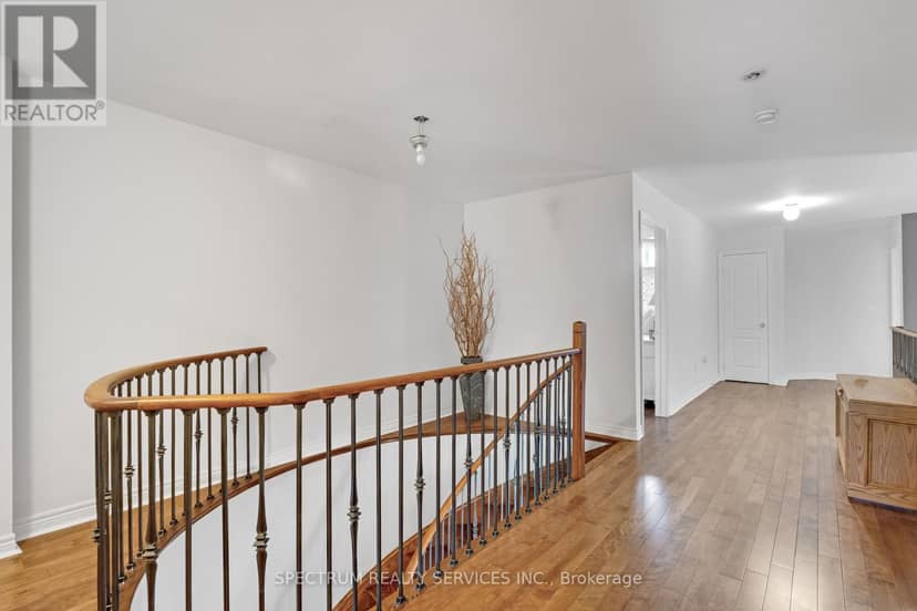24 Aristocrat Road — photo 19 of 34