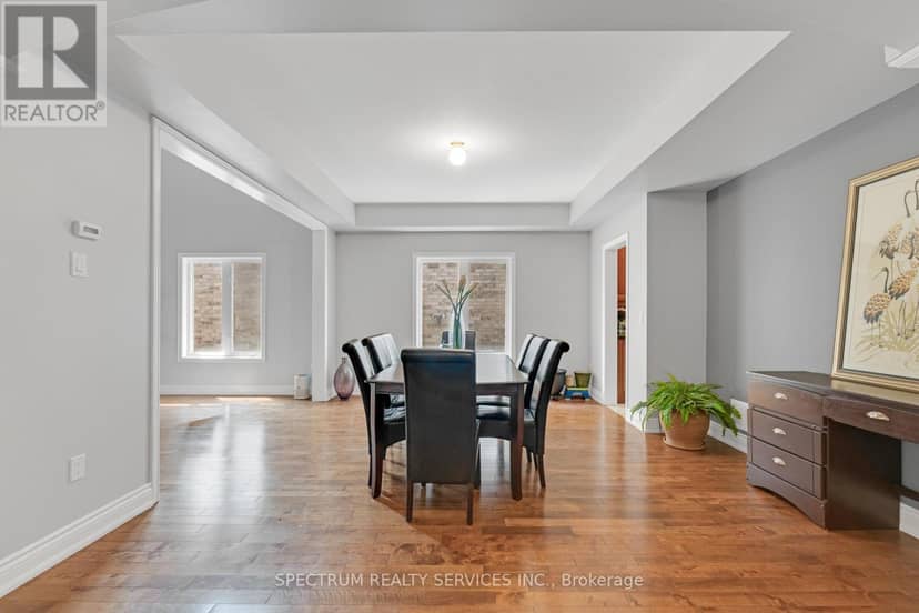 24 Aristocrat Road — photo 8 of 34