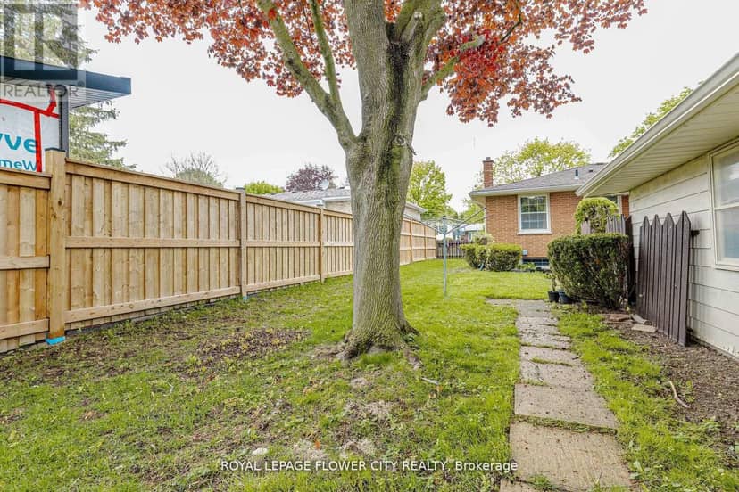 15 Cumberland Crescent — photo 22 of 37