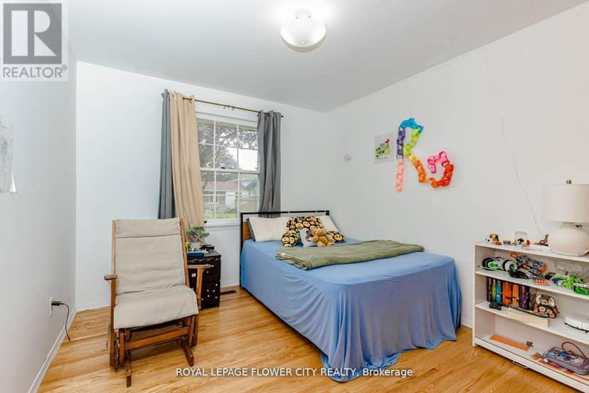 15 Cumberland Crescent — photo 32 of 37