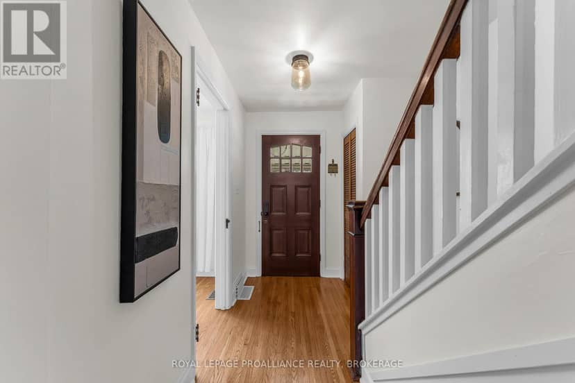 201 Willingdon Avenue — photo 4 of 40
