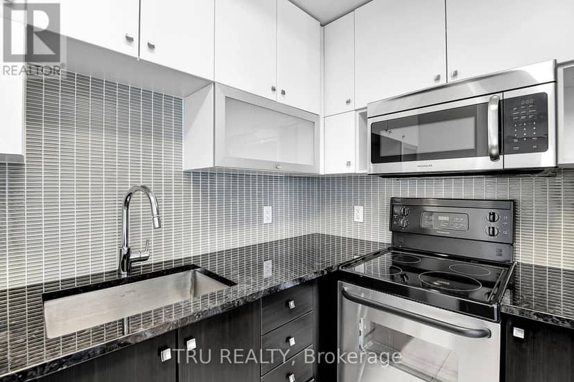 1110 - 179 Metcalfe Street — photo 11 of 39