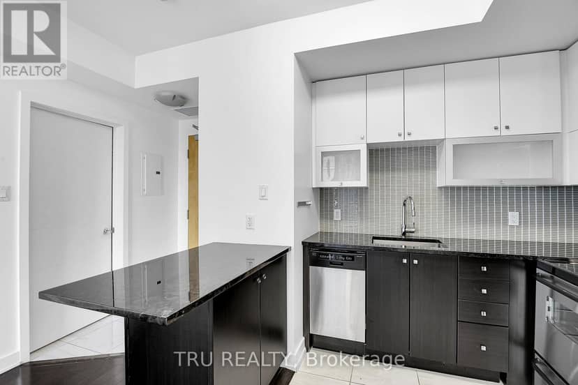 1110 - 179 Metcalfe Street — photo 13 of 39