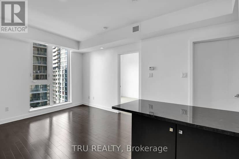 1110 - 179 Metcalfe Street — photo 14 of 39