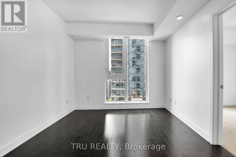 1110 - 179 Metcalfe Street — photo 16 of 39