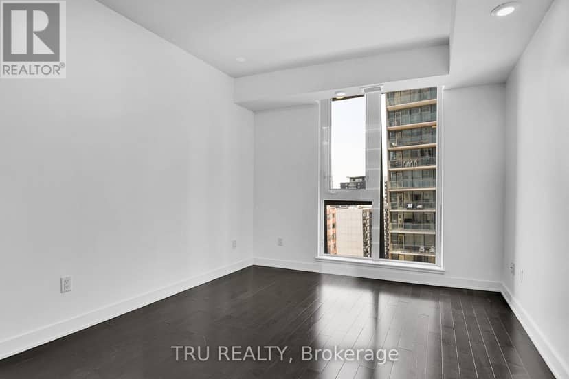 1110 - 179 Metcalfe Street — photo 18 of 39