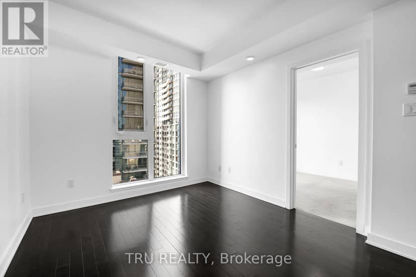 1110 - 179 Metcalfe Street — photo 19 of 39
