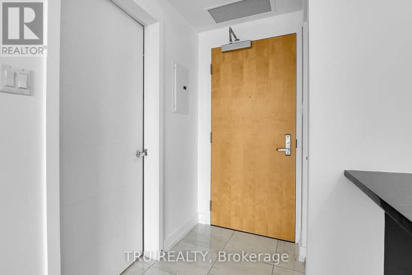 1110 - 179 Metcalfe Street — photo 5 of 39