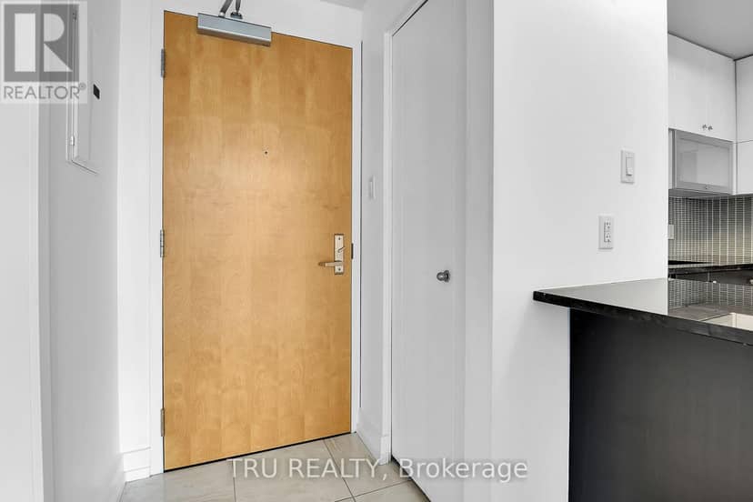 1110 - 179 Metcalfe Street — photo 6 of 39