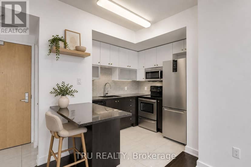 1110 - 179 Metcalfe Street — photo 7 of 39