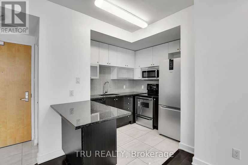 1110 - 179 Metcalfe Street — photo 8 of 39