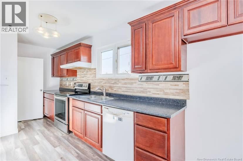 194 Jones Street — photo 16 of 40