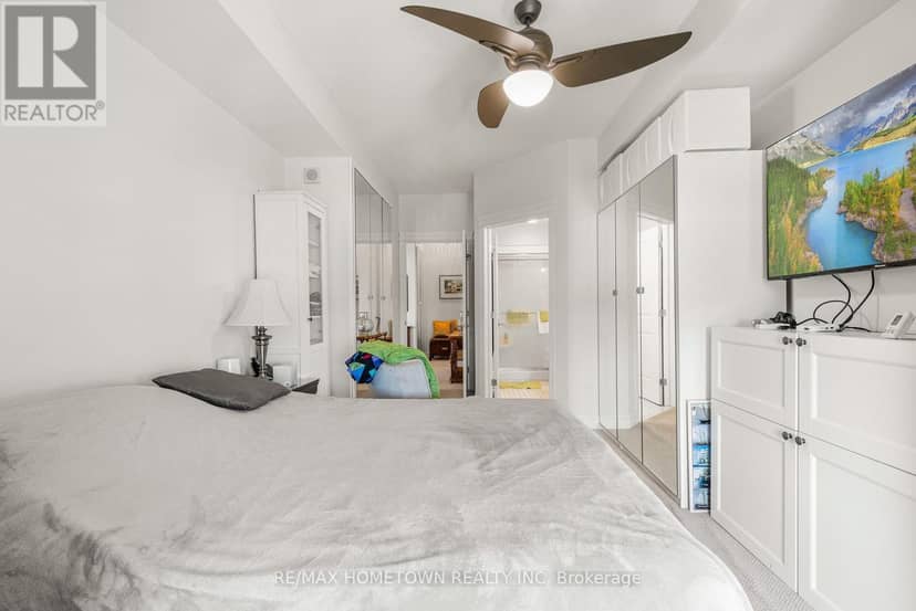 904 - 15 St Andrew Street — photo 17 of 32