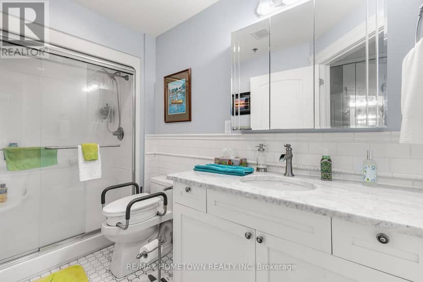 904 - 15 St Andrew Street — photo 19 of 32
