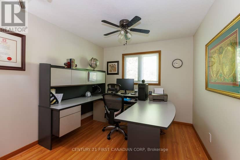 255 Deveron Crescent — photo 19 of 40
