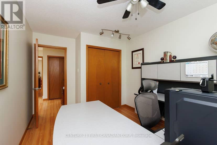 255 Deveron Crescent — photo 20 of 40