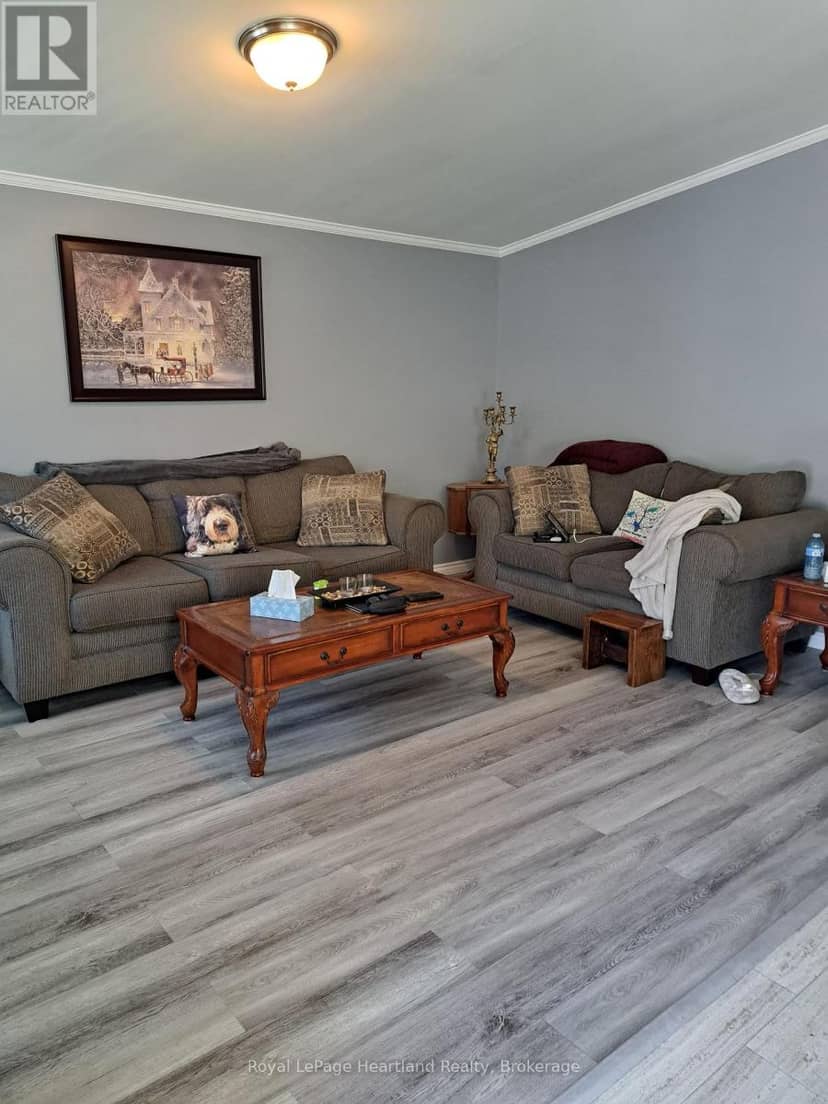 9 Bond Street, Strathroy-Caradoc, photo 2